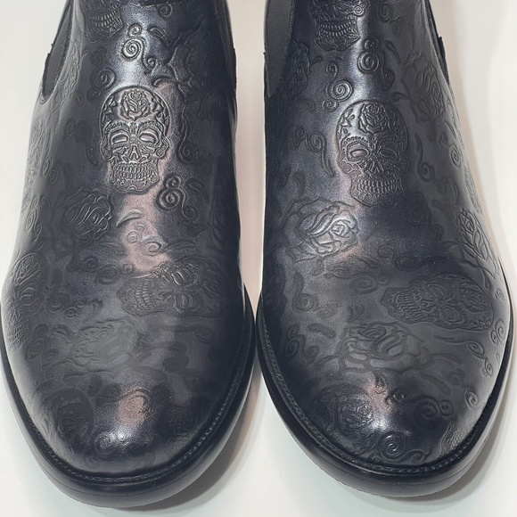 NEW Robert Graham Men’s Dawson Chelsea Boots Embossed Skull Roses Black Leather - Picture 14 of 16